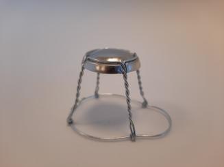 Agraffe Drahtbügel silber mit Deckel 